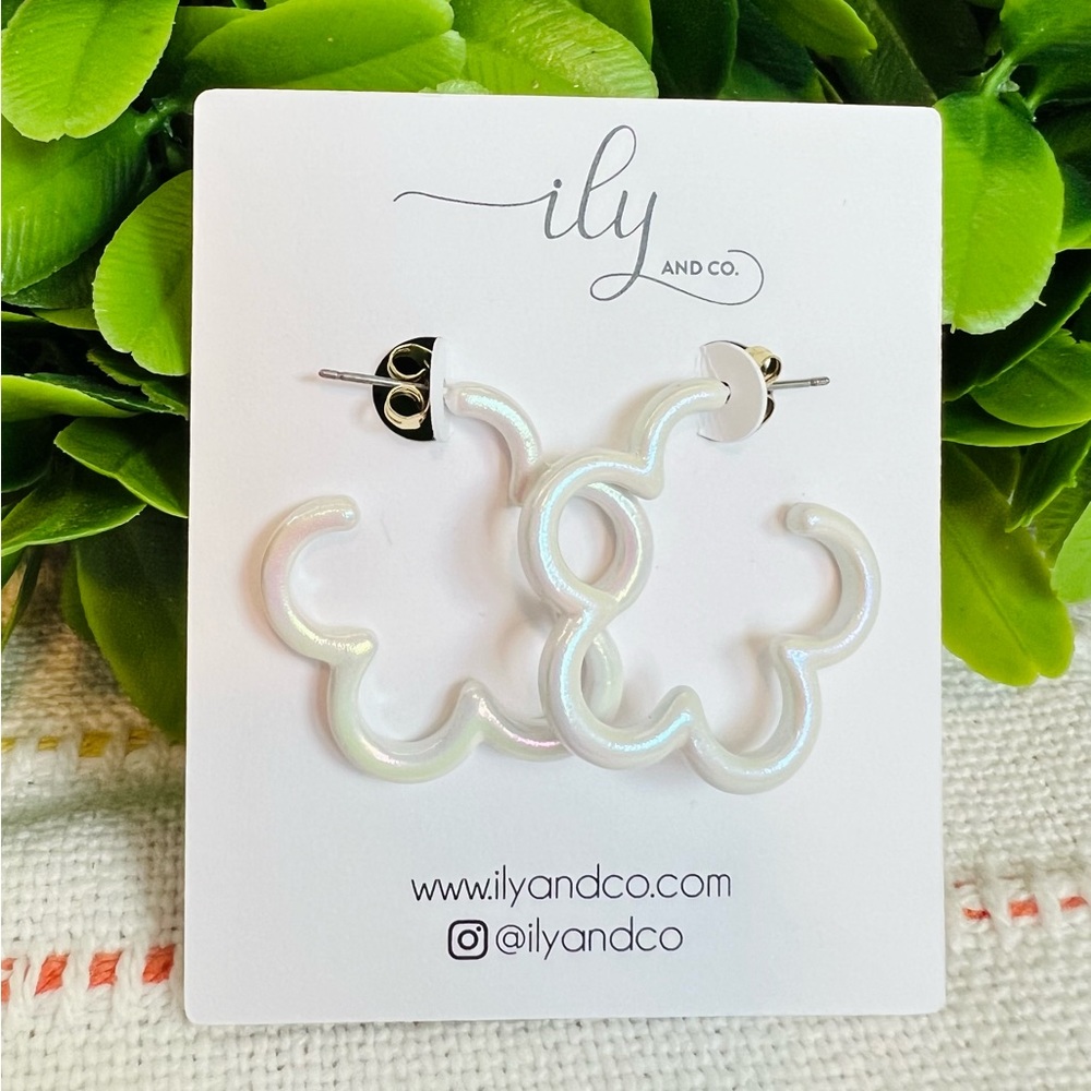 New Scallop Outline Hoop Earrings | Boutique | Hoops | Girly | White | Flower